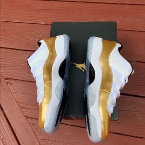 Jordan Retro 11 low closing ceremony